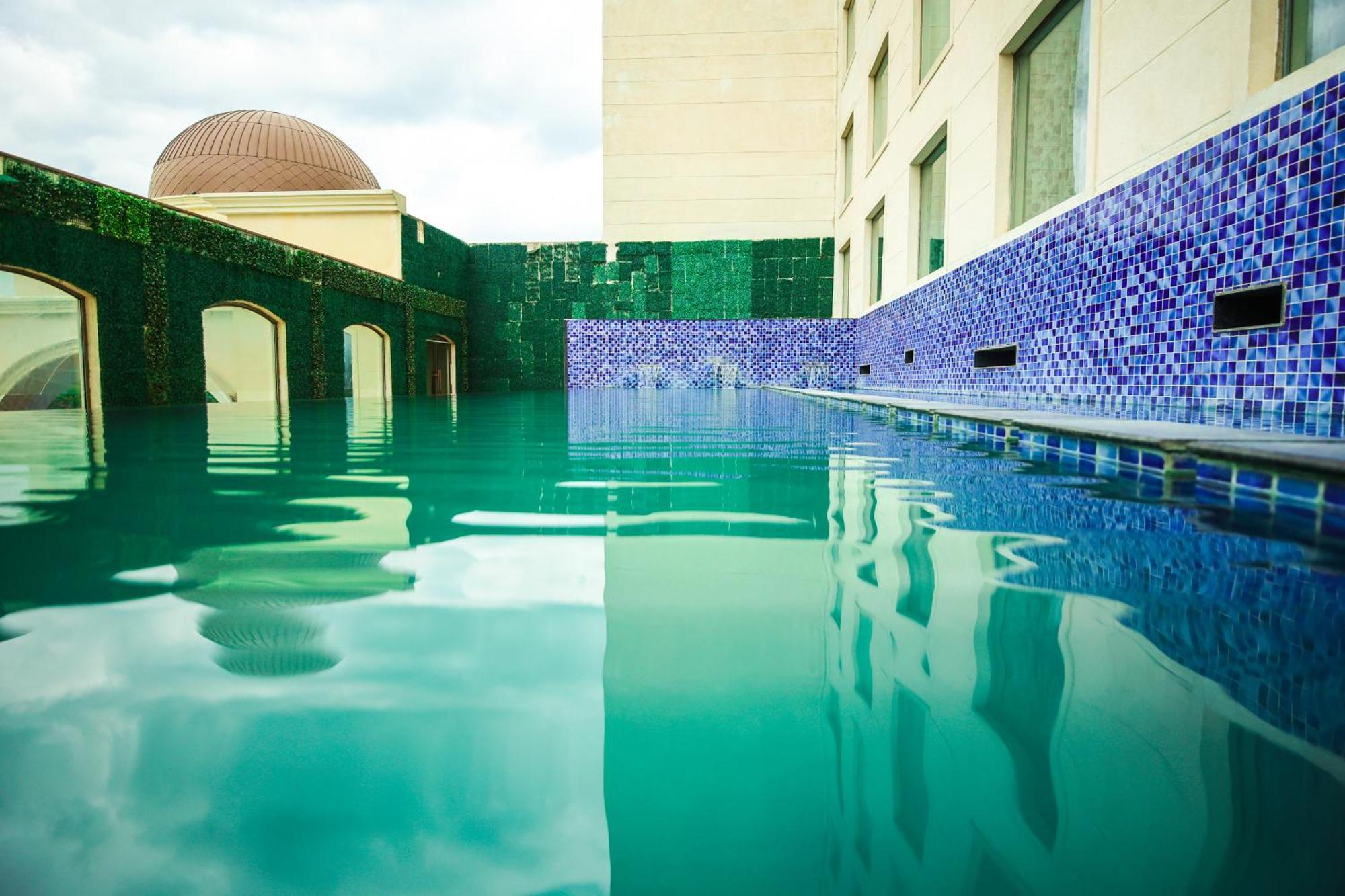 Ramada Plaza By Wyndham Lucknow Otel Dış mekan fotoğraf