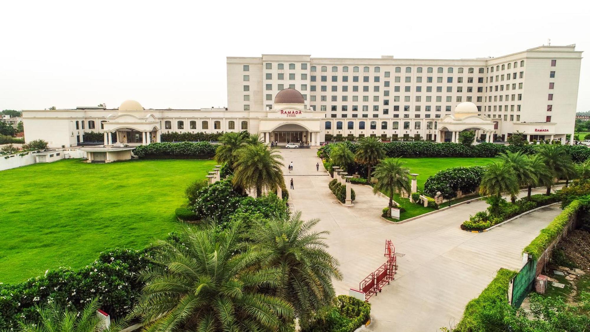 Ramada Plaza By Wyndham Lucknow Otel Dış mekan fotoğraf