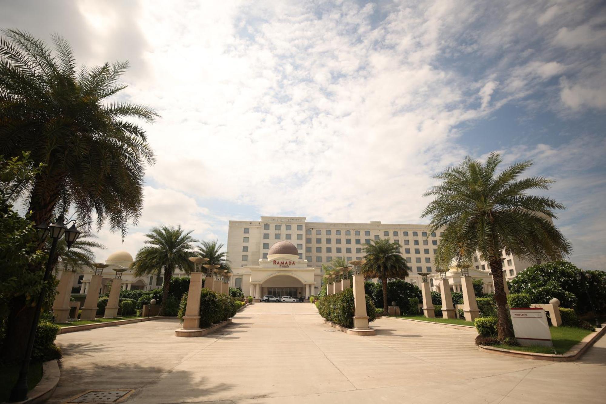 Ramada Plaza By Wyndham Lucknow Otel Dış mekan fotoğraf