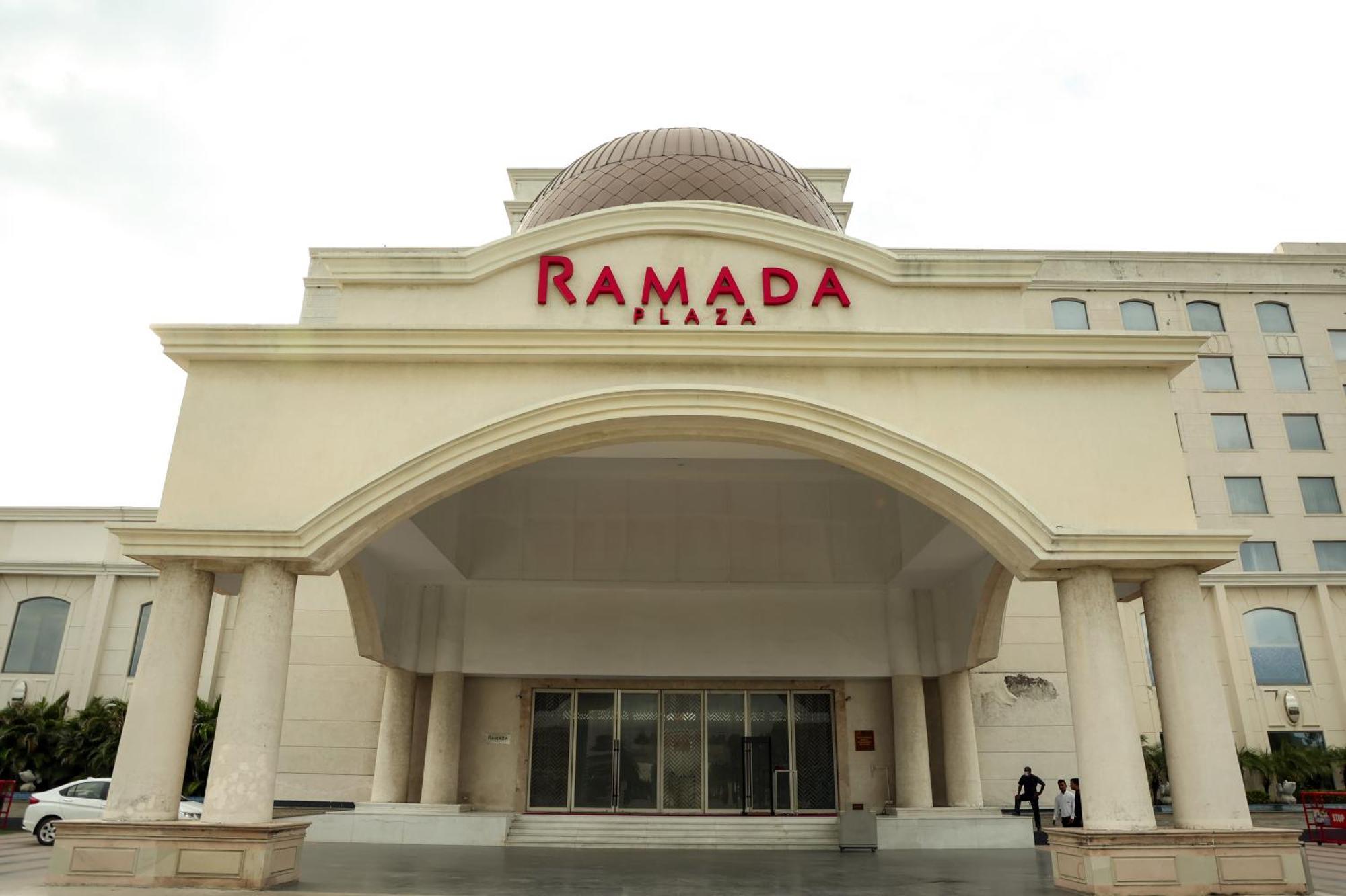 Ramada Plaza By Wyndham Lucknow Otel Dış mekan fotoğraf