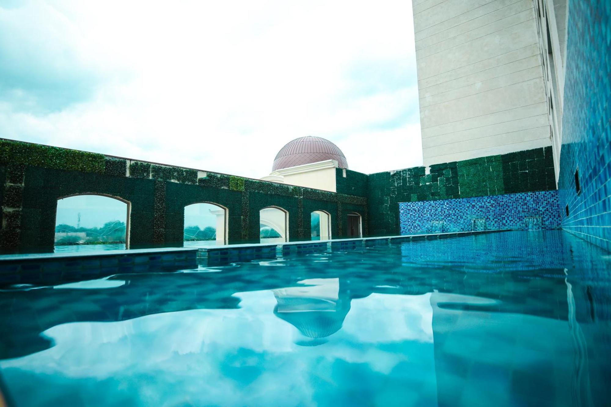 Ramada Plaza By Wyndham Lucknow Otel Dış mekan fotoğraf