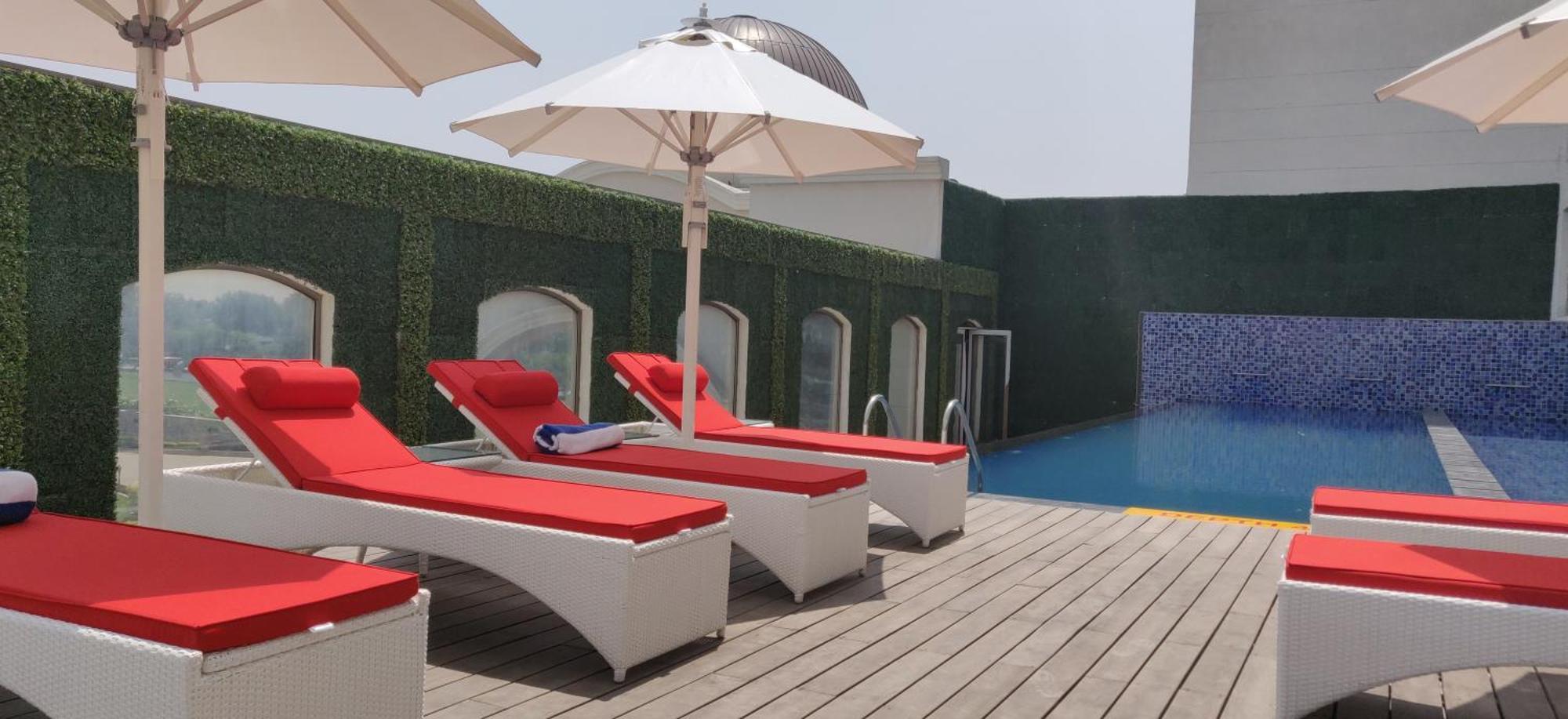 Ramada Plaza By Wyndham Lucknow Otel Dış mekan fotoğraf