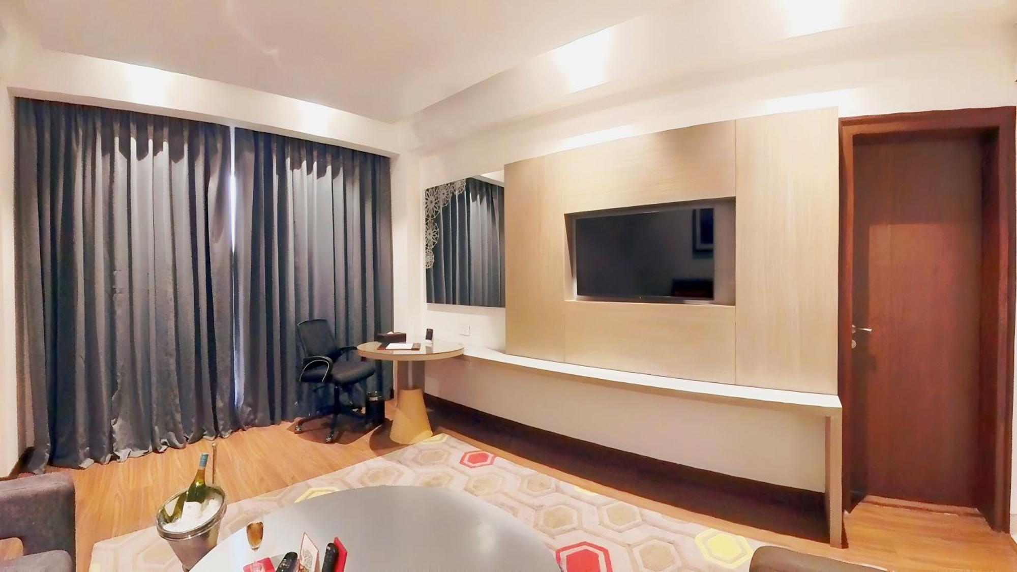 Ramada Plaza By Wyndham Lucknow Otel Dış mekan fotoğraf
